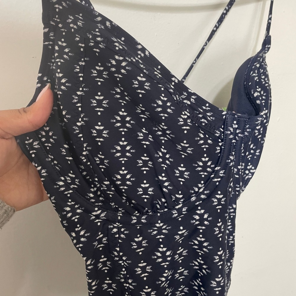 Athleta Navy White Geometric Tankini Swim Top Underwire 36 D/DD Strappy Back
